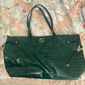 Elegant Green Crocodile-Embossed Tote Bag